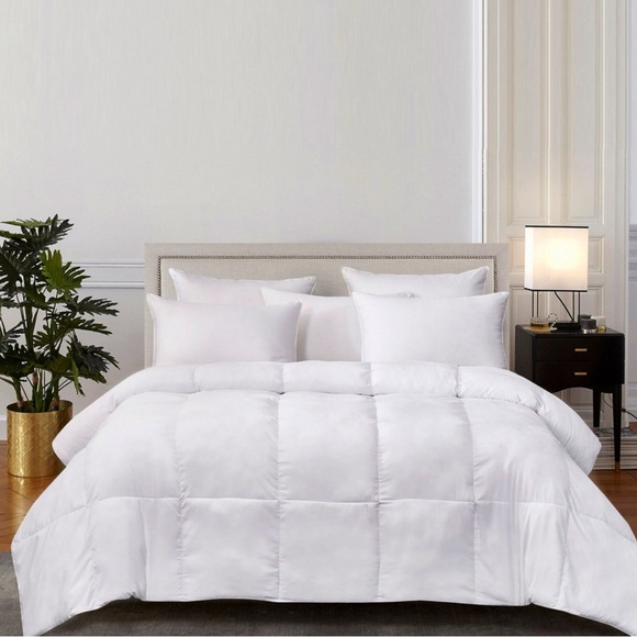 Martha Stewart 100% Cotton White Feather and Down Comforter - Picture 1 of 6